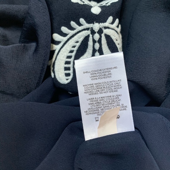 EUC! Express embroidered slip tank - Picture 4 of 4